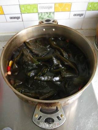 卤海带的做法步骤：5