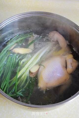 清鲜美味的【鸡汤汆天鹅蛋】的做法步骤：2