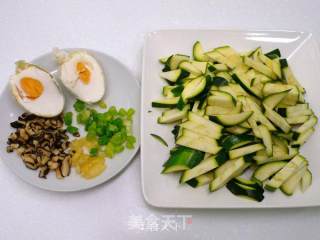 奶油栉瓜咸蛋  ☆ 咸蛋炒蔬 2的做法步骤：1