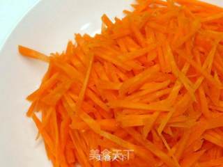 咸蛋炒红萝丝 ☆ 咸蛋炒蔬 3的做法步骤：1