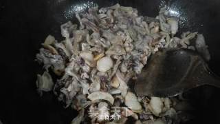 墨鱼干炒韭菜（补肾壮阳滋补）的做法步骤：5
