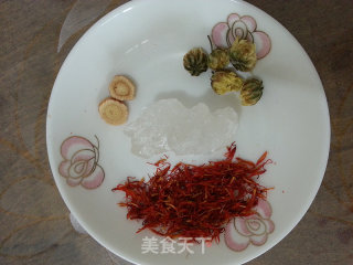 红花黄芪菊花饮的做法步骤：1