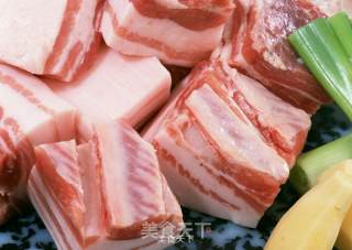 梅菜扣肉的做法步骤：1