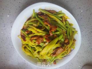 黄花菜炒肉的做法步骤：8