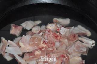 小米椒爆炒小公鸡的做法步骤：2