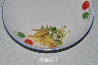 小米椒爆炒小公鸡的做法步骤：3