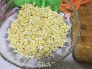 玉米饼的做法步骤：1