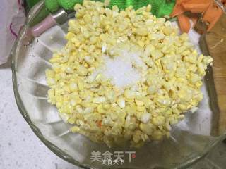 玉米饼的做法步骤：2