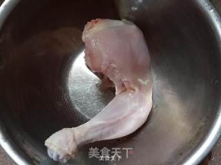 麻辣手撕鸡的做法步骤：1