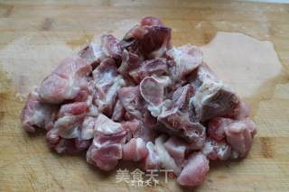 红烧排骨米粉的做法步骤：1