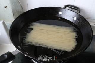 红烧排骨米粉的做法步骤：7