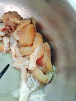 私房甜辣鸡骨肉的做法步骤：2
