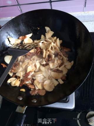 杏鲍菇炒肉的做法步骤：5