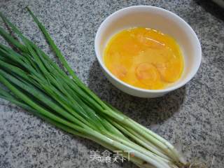 香葱炒鸡蛋的做法步骤：1