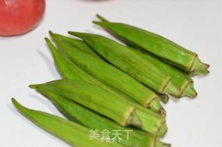 剁椒蒜香秋葵的做法步骤：1