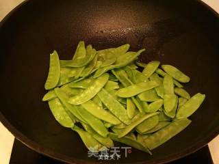 腊肉炒荷兰豆的做法步骤：4