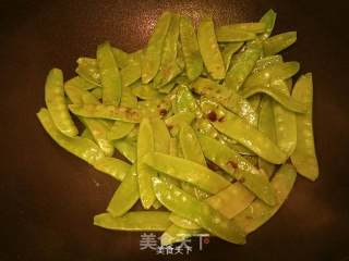腊肉炒荷兰豆的做法步骤：5