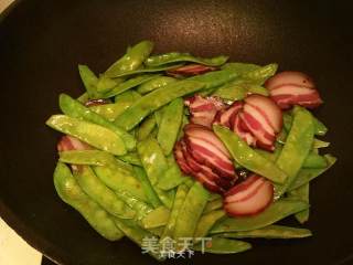 腊肉炒荷兰豆的做法步骤：6
