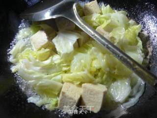 冻豆腐煮圆白菜的做法步骤：6