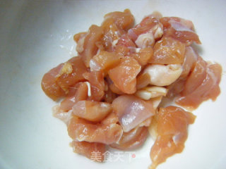 西红柿杏鲍菇炒鸡腿肉的做法步骤：1
