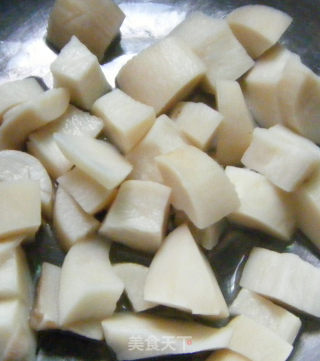 西红柿杏鲍菇炒鸡腿肉的做法步骤：3