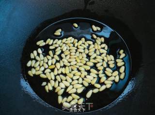 松仁玉米的做法步骤：4