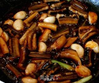 大蒜焖黄鳝段煲-不加一滴水的香浓美味的做法步骤：9