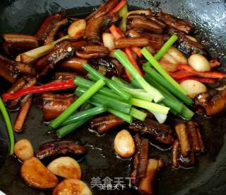 大蒜焖黄鳝段煲-不加一滴水的香浓美味的做法步骤：10
