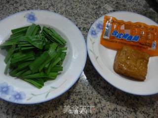 烤香肠韭菜炒香干的做法步骤：1