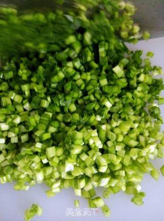 韭菜鸡蛋馅儿饺子的做法步骤：2