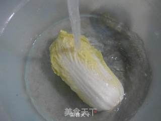 麻辣香肠猪肚炒娃娃菜的做法步骤：2