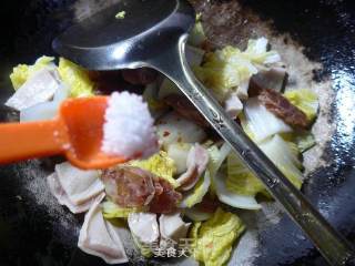 麻辣香肠猪肚炒娃娃菜的做法步骤：11