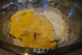 手作豆沙南瓜饼的做法步骤：3