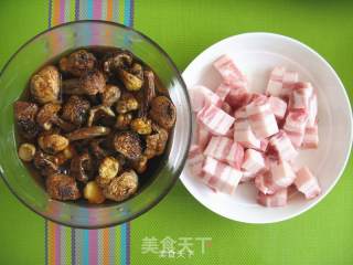 姬松茸烧肉的做法步骤：1