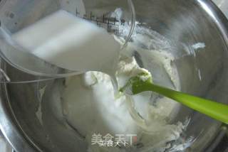 在家轻松制作蓝莓轻乳酪蛋糕的做法步骤：3