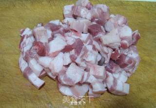 五花肉炖白不老的做法步骤：1
