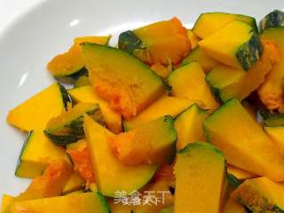 芙蓉咸蛋南瓜 ☆咸蛋炒蔬 6的做法步骤：2