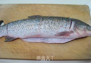 啤酒炖草鱼的做法步骤：2