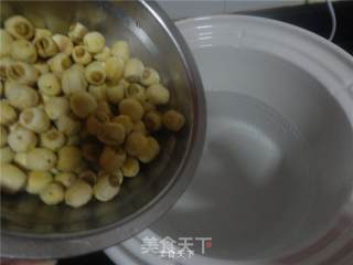 莲子百合糖水的做法步骤：3