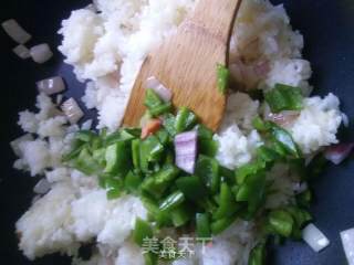 红白绿紫~青椒缤纷炒饭的做法步骤：4