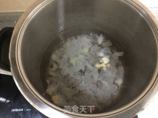 银耳红枣粥—让胶原蛋白填满你的脸！的做法步骤：2