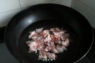 三伏天吃羊肉--牛蒡羊肉汤的做法步骤：2