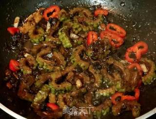 豆豉海鱼焖苦瓜-清凉解暑,浓烈豉香的做法步骤：6