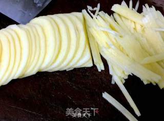 凉拌酸辣土豆丝-有点泰式清爽酸辣味的做法步骤：1