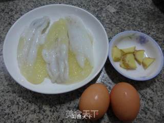 鸡蛋蒸鱿鱼蛋的做法步骤：1