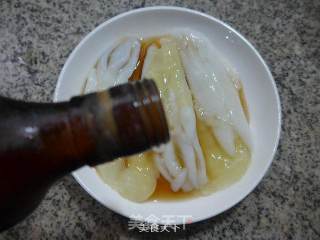 鸡蛋蒸鱿鱼蛋的做法步骤：2