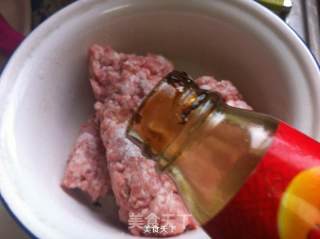 蛋皮三鲜锅贴的做法步骤：4