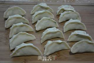 蛋皮煎饺的做法步骤：2