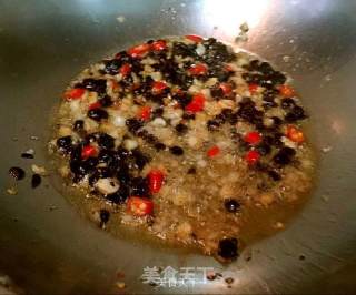蒜蓉豉椒炒蛏子的做法步骤：3
