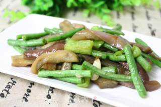 夏日餐桌上最家常的茄子炒豇豆的做法步骤：5